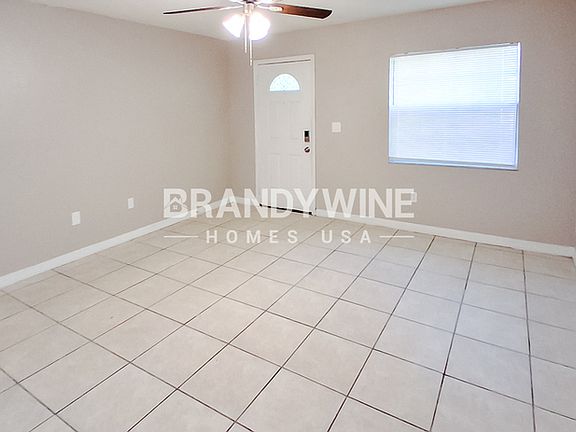 4th image of 3709 E Grove St
