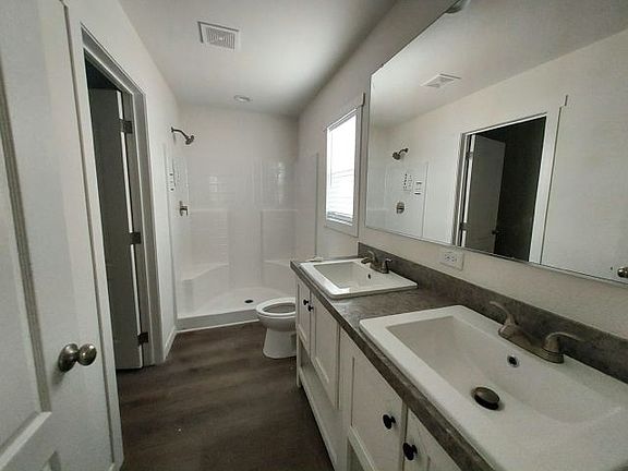 4th image of 1624 Palm St Unit 202