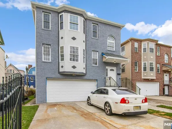 150 N Munn Ave, East Orange, NJ 07017