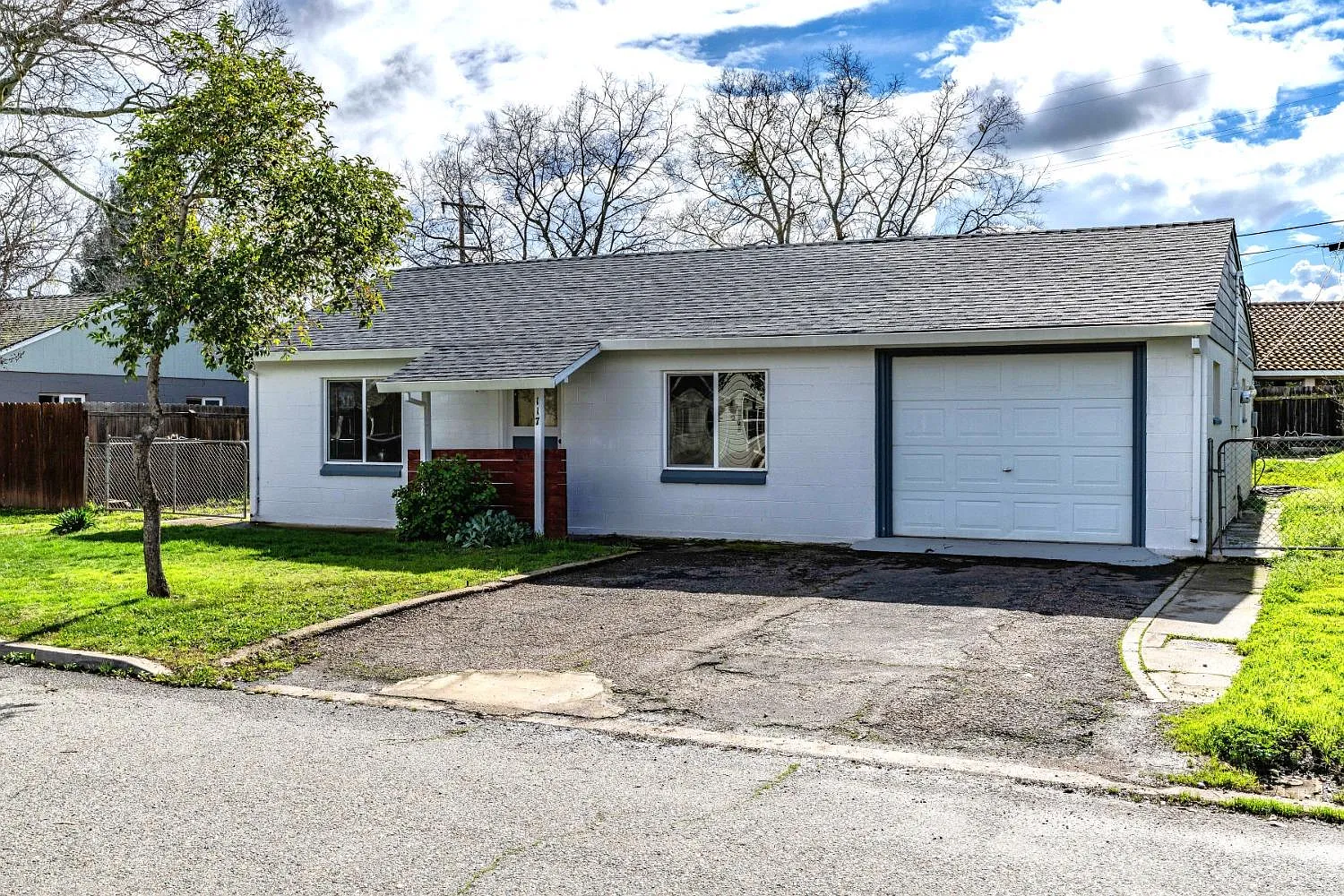 117 Oak Ridge Dr photo 1