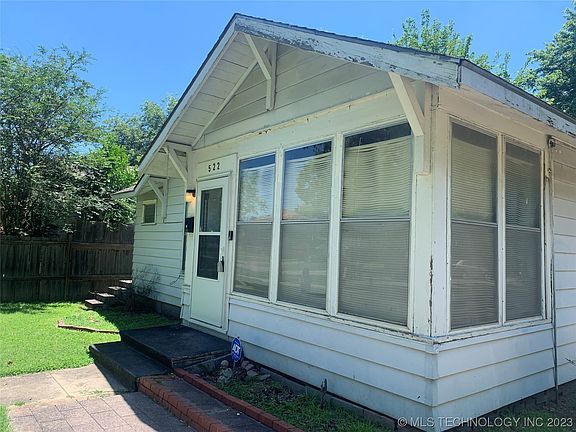 3rd image of 522 W 6th Ave