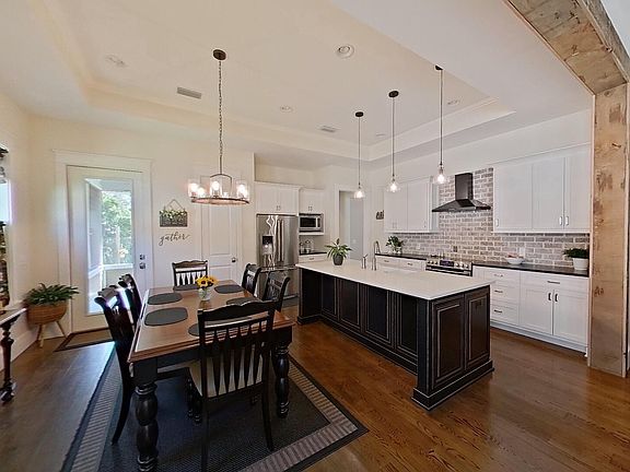 4th image of 38 Oaktree Blvd