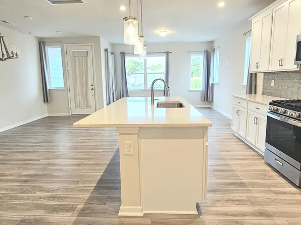 904 Kinsey Aly, Charlotte, NC 28217