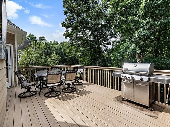 3rd image of 4110 Runnymede Dr