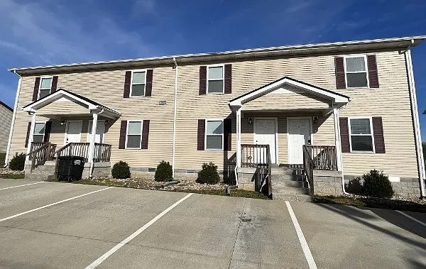 2 bed, 1.5 bath, 1100 sqft, $1,025 — Photo 2