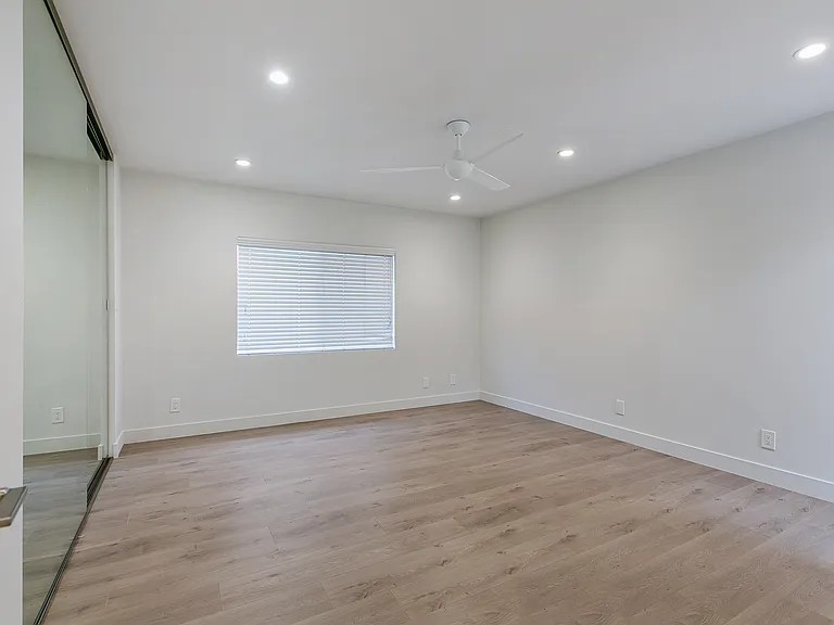 4053 W 23rd St #D — Photo 14