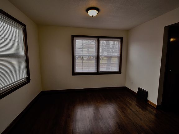 4th image of 1917 S Scott Ave