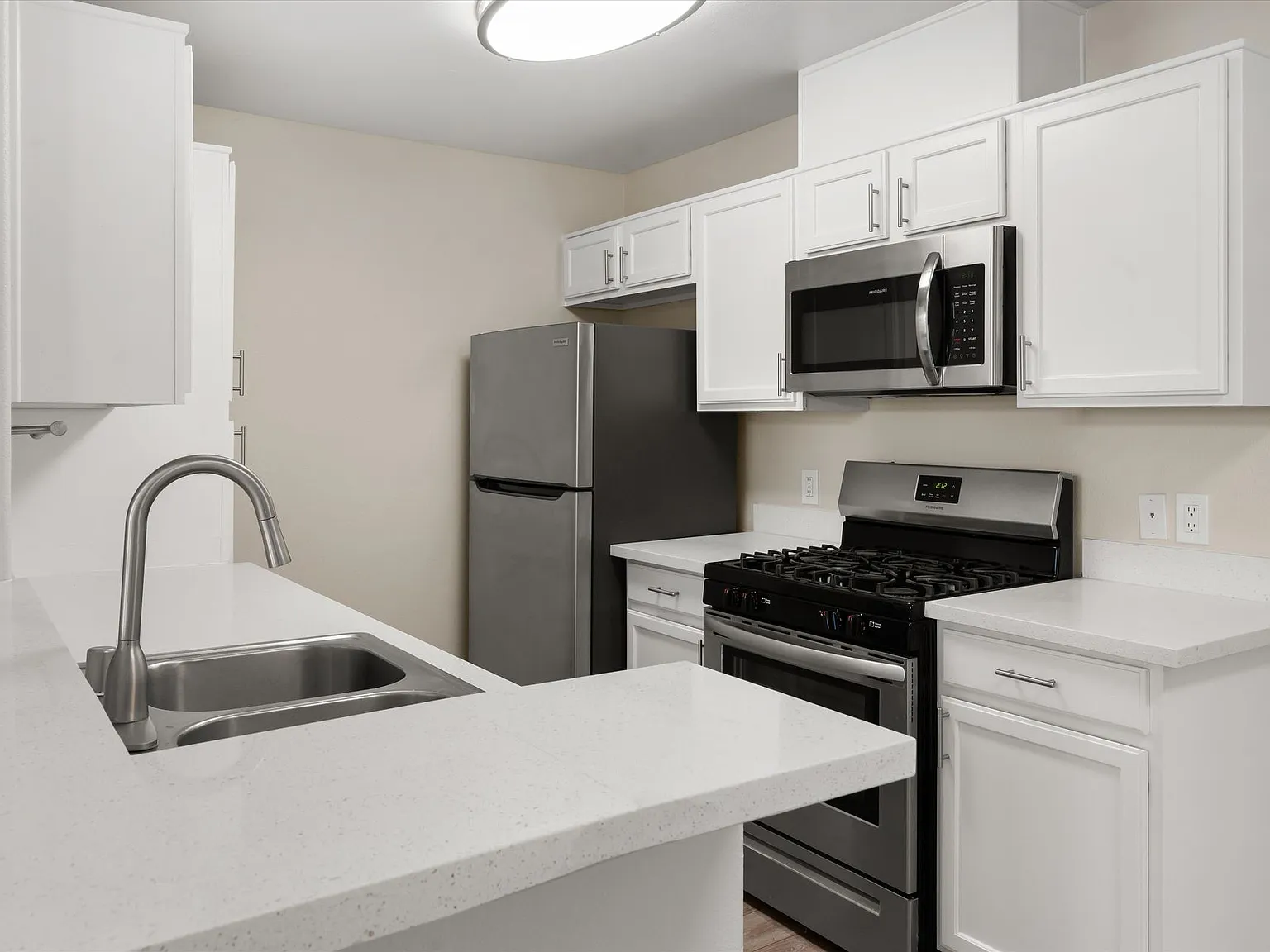 Santa Fe Apartments II — Photo 2