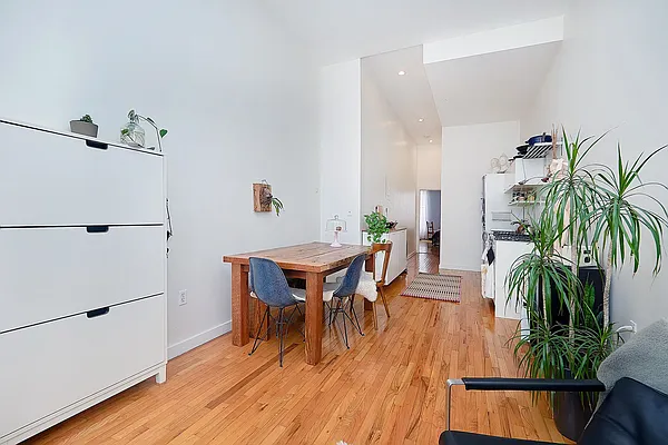 Rented by Compass | media 11