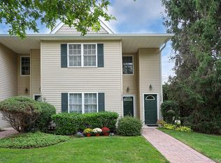 1039 Savoy Dr, Melville, NY 11747