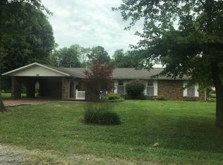 111 W Capital St, Benton, IL 62812