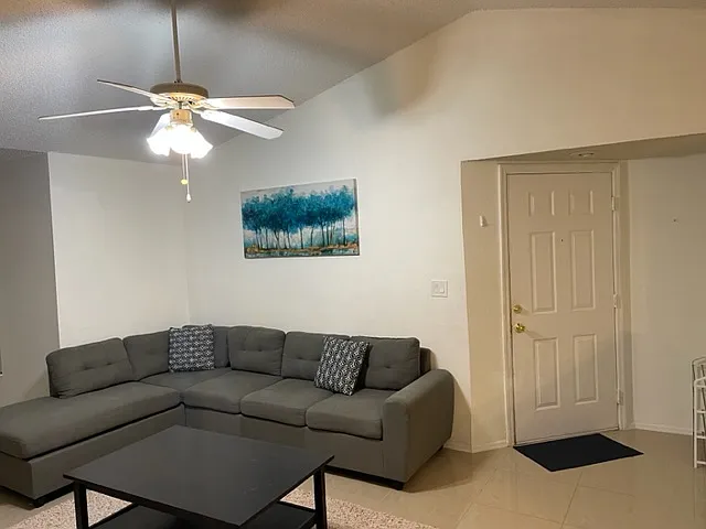 1 bed, 900 sqft, $1,999 — Photo 4