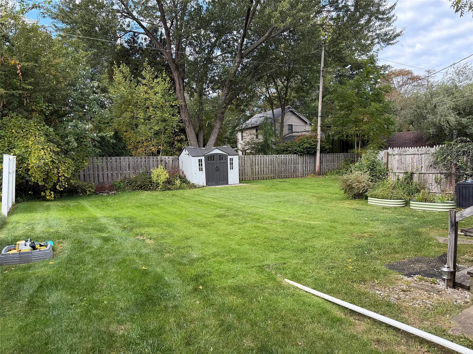 3 bed, 1.5 bath, 1296 sqft, $1,900 — Photo 2