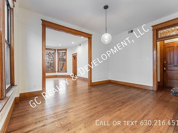 5th image of 2147 N Kenmore Ave #3S