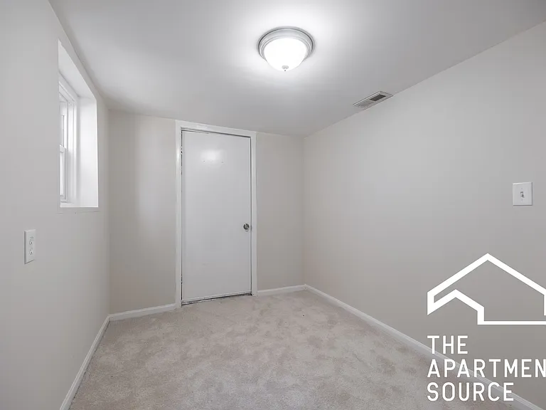 2110 N Avers Ave #G — Photo 8