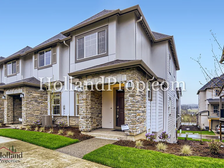 15974 NW Hosmer Ln — Photo 2