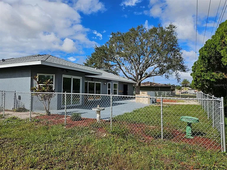 272 Malvern Dr — Photo 30