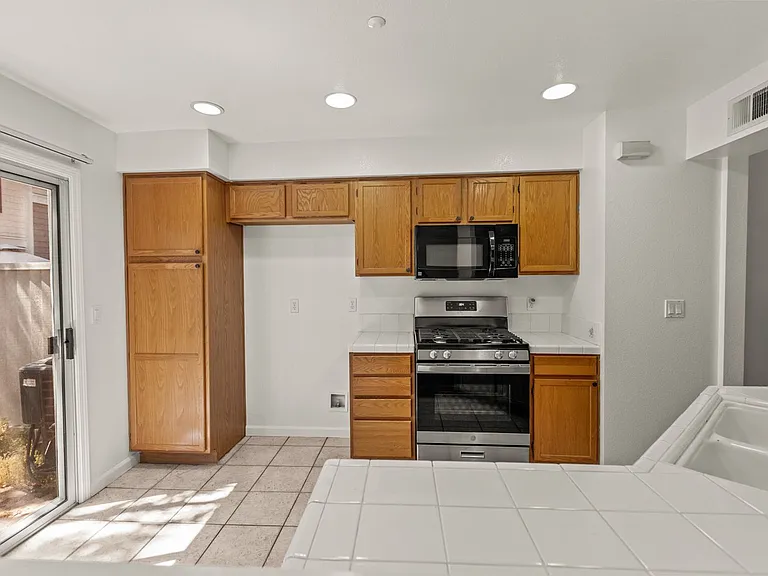 6125 Lambeck Ln — Photo 14