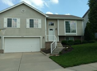 18052 Lillian St, Omaha, NE 68136