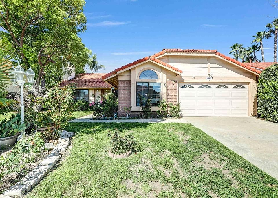 1st image of 45539 Gleneagles Ct