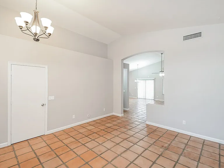 6102 S Ashley Dr — Photo 3