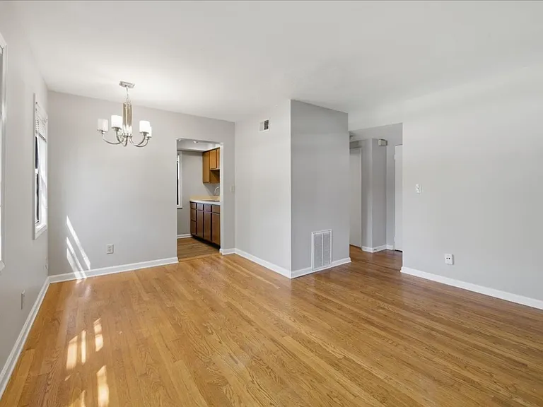 302 E 19th St #2A — Photo 5