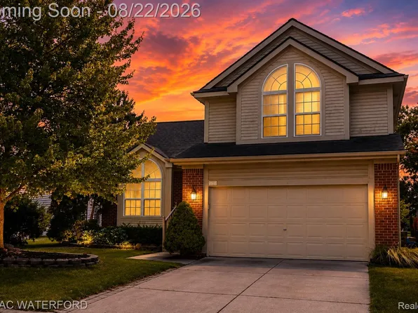 6473 Lake Meadow Dr, Waterford, MI 48327