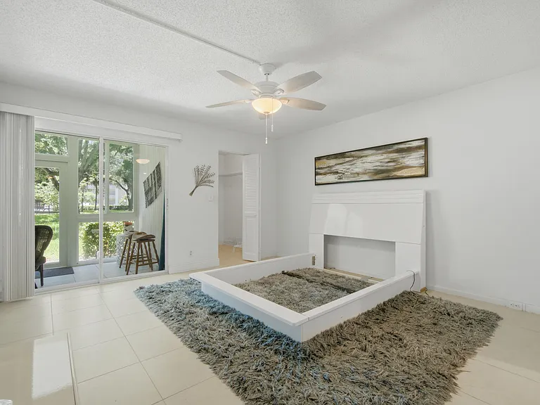 3002 Portofino Isle #D1 — Photo 11