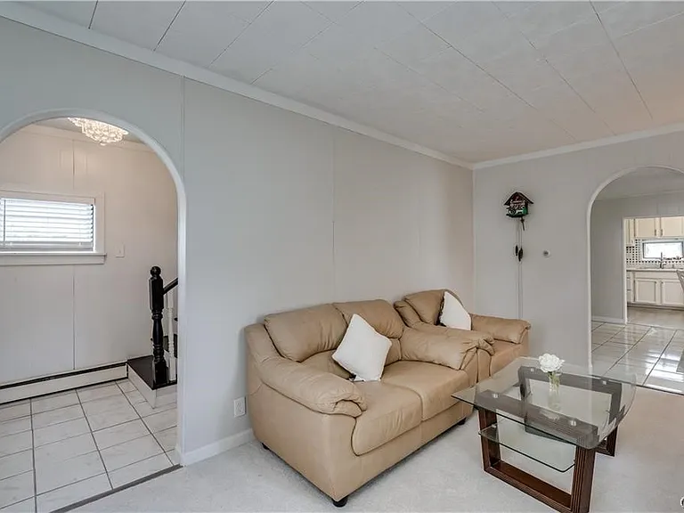 822 Lawrence St — Photo 6