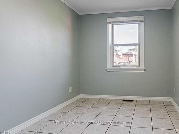 4th image of 20 East Dr