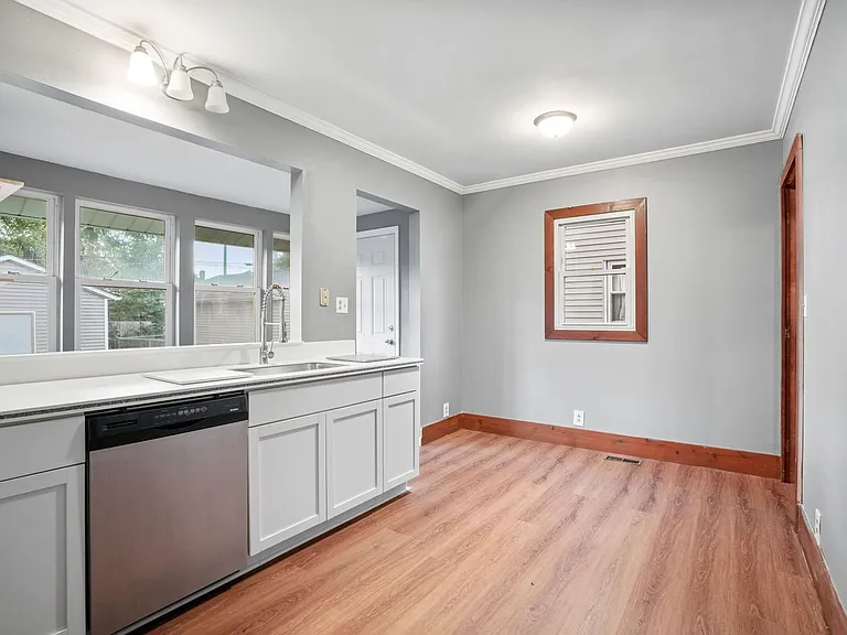 112 Linden Ave — Photo 4