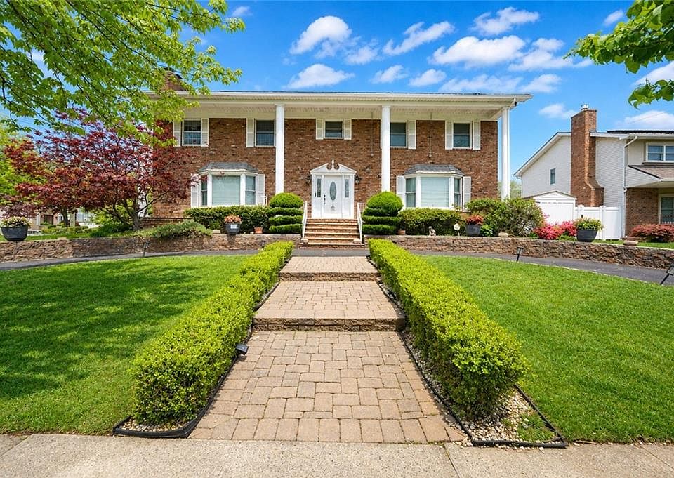 1st image of 451 Yetman Ave