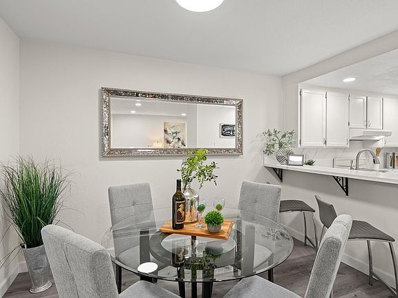 3rd image of 858 La Barbera Dr