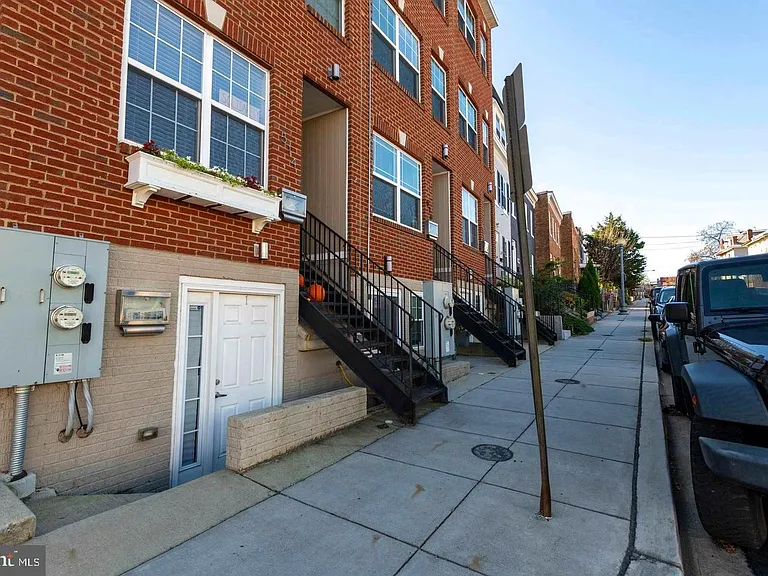 514 Hobart Pl NW #1 — Photo 12