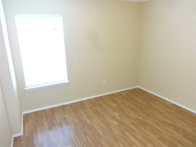 1009 Henry Ct — Photo 9