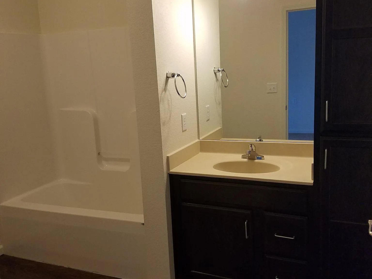 3 bed, 1106 sqft, $870 — Photo 3