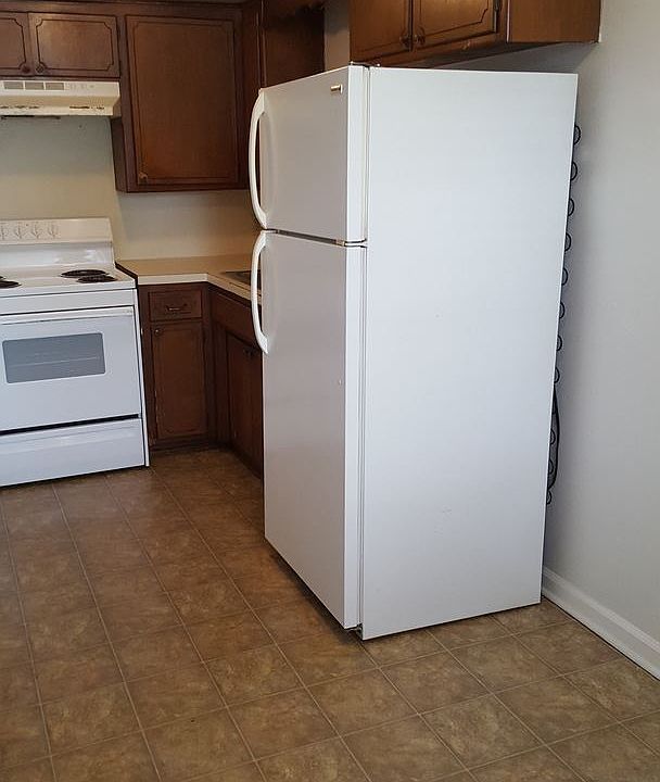 2nd image of 1601 Fresno St