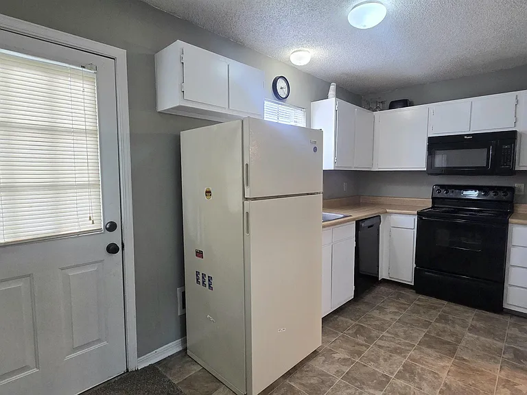 1736 Brightside Dr — Photo 1
