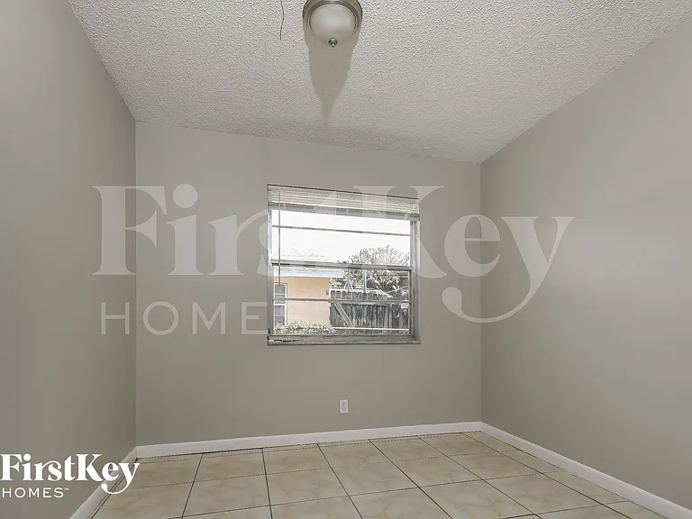 220 Broward Ave — Photo 10