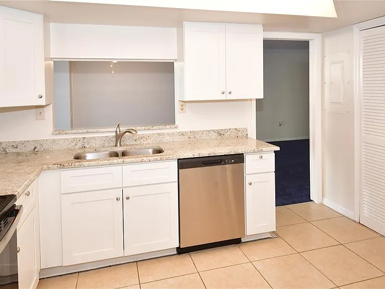 690 Island Way #208 — Photo 11