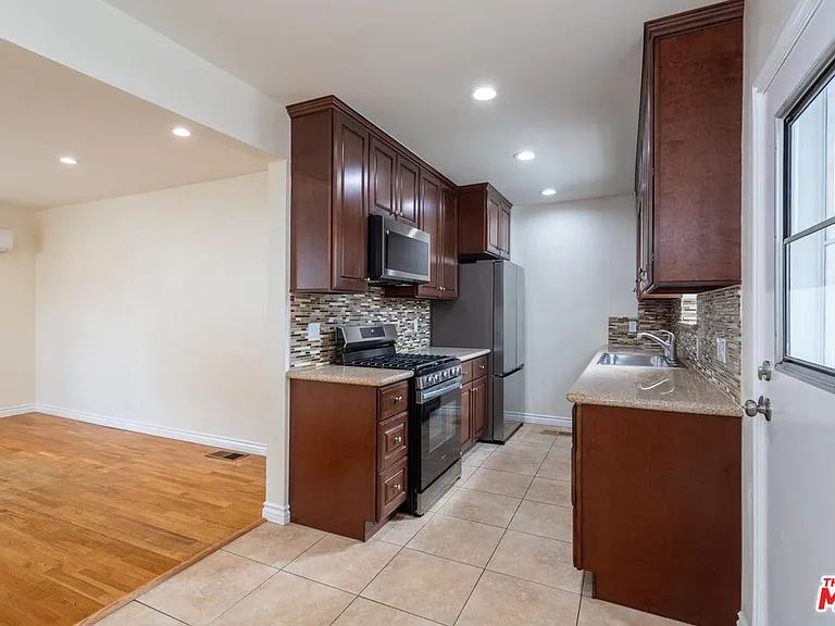 200 W Palmer Ave #C — Photo 3