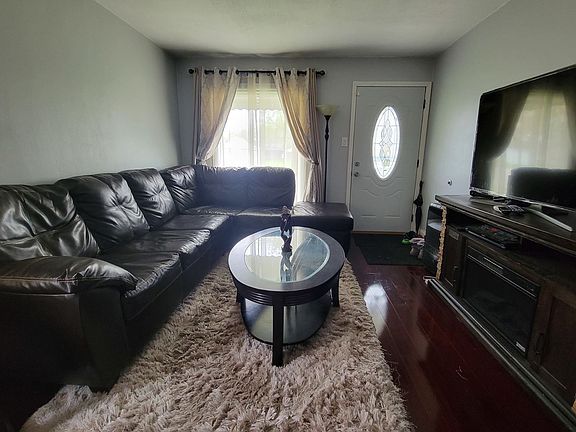 3rd image of 1416 Shirley Dr