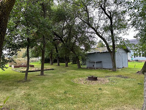 5th image of 411 Miller Ave