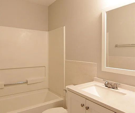 4th image of 513 N 10th St #447
