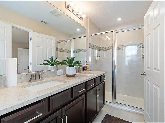 5th image of 16148 Treadwell Street
