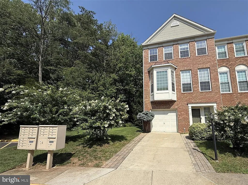 4 bed, 3.5 bath, 2194 sqft, $3,600 — Photo 2
