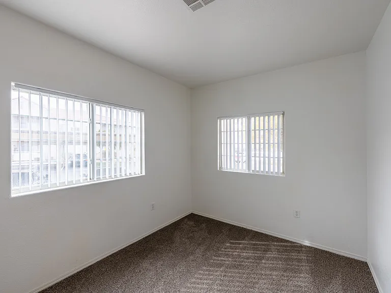 Cheyenne Villas — Photo 14