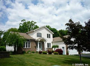 195 Willow Creek Ln, Rochester, NY 14622