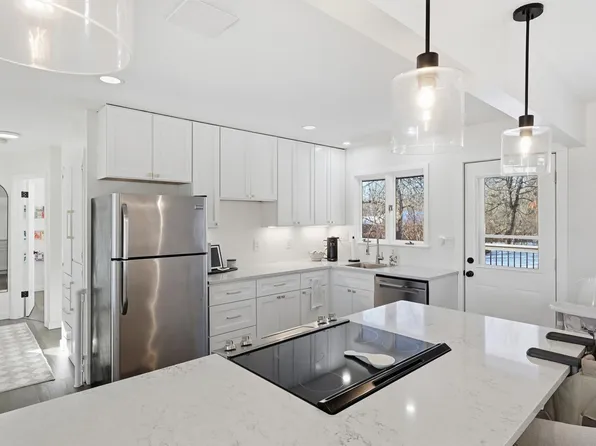 4222 Fairview Ave, Minnetonka, MN 55343