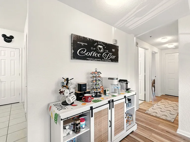 23-web-or-mls-211 Longview Ave 306_23_10212025